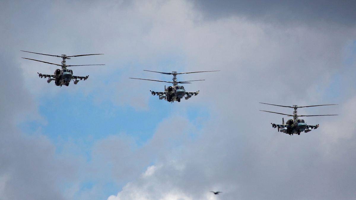 Rusové mají nové vrtulníky, Zelenskyj varuje před další ofenzívou